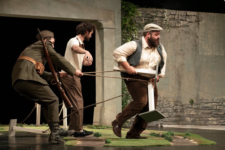 Tereza Gregorič, Borut Petrovič, Jakob Šfiligoj USJE SE JE DALU