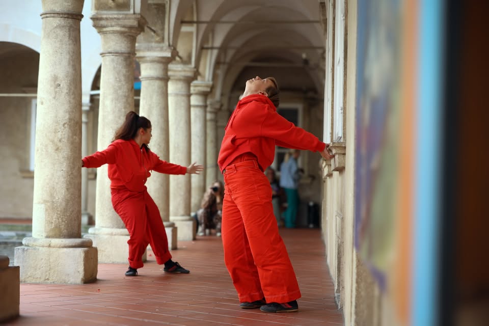 (P)OGLED - plesno-arhitekturni sprehod iz mesta v naravo