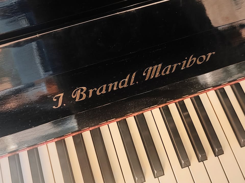 MUZEJSKI KLUB – JOSEF BRANDL, MARIBORSKI IZDELOVALEC ORGEL, KLAVIRJEV IN HARMONIJEV