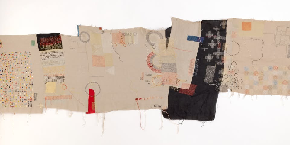 Pogovor in odprtje razstave Claire Wellesley-Smith: Zapisi šivov