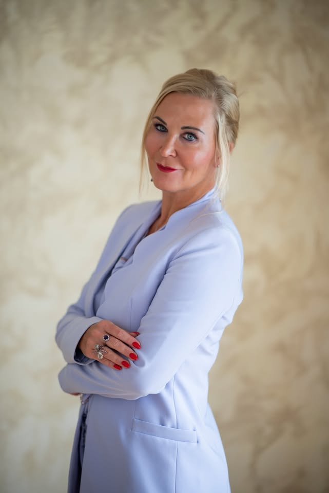 Dr. Lucija Mulej: Ko pozornost postane blago: branje, odnosi in življenje v digitalni dobi