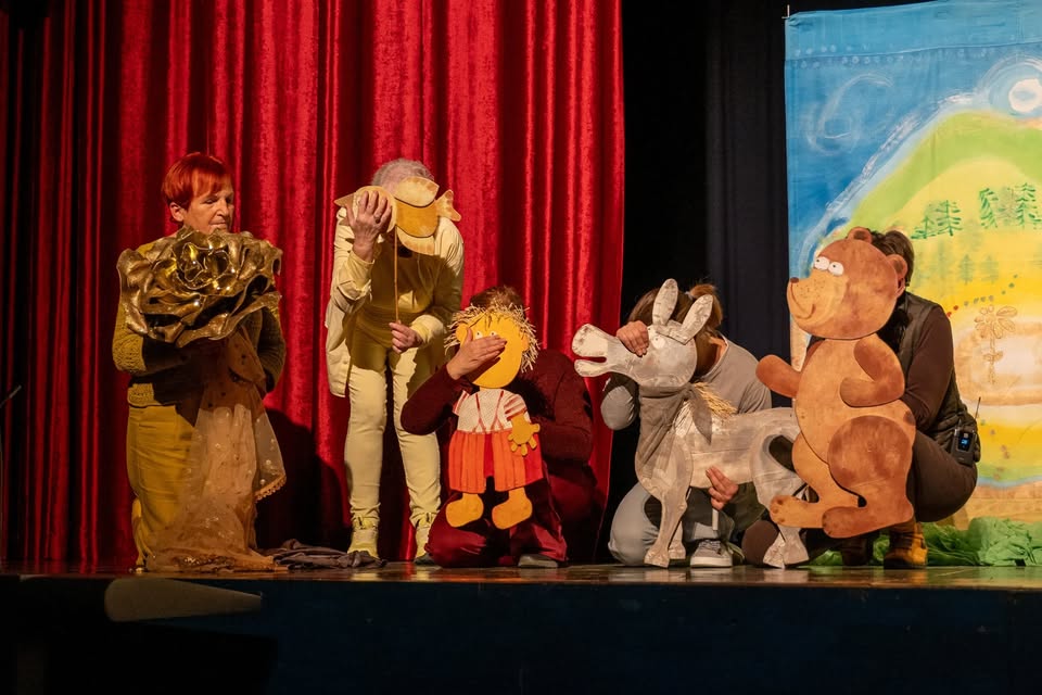 PRAVLJICA O ZLATI ROŽI, lutkovna predstava