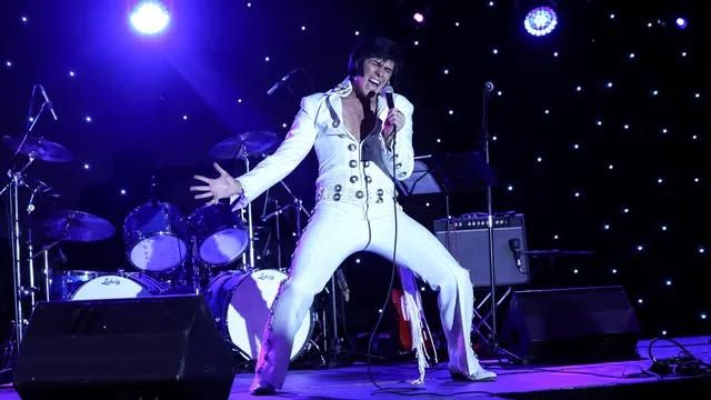 EPiC: ELVIS PRESLEY NA KONCERTU (2025), dokumentarni