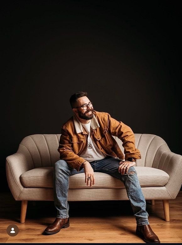 Predstavitev pesniške zbirke Med kamenjem in besedo Boštjana Pertinača