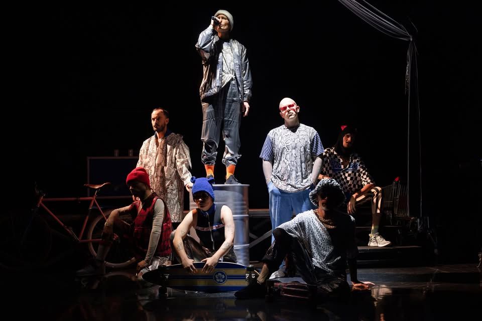 Tatovi podob predstavljajo: Mad Jakale v filmu, ki ga nismo videli