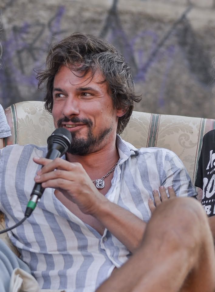 [RAZPRODANO] Svet čez sto let - tečaj stripa za mlade