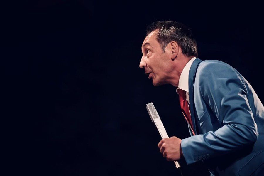 TADEJ TOŠ: ANALOGNO, stand-up komedija
